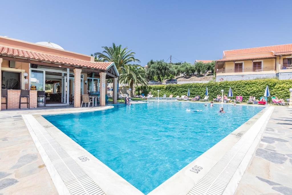 Kapetanios Apartments Agios Stefanos Avliotes  Extérieur photo