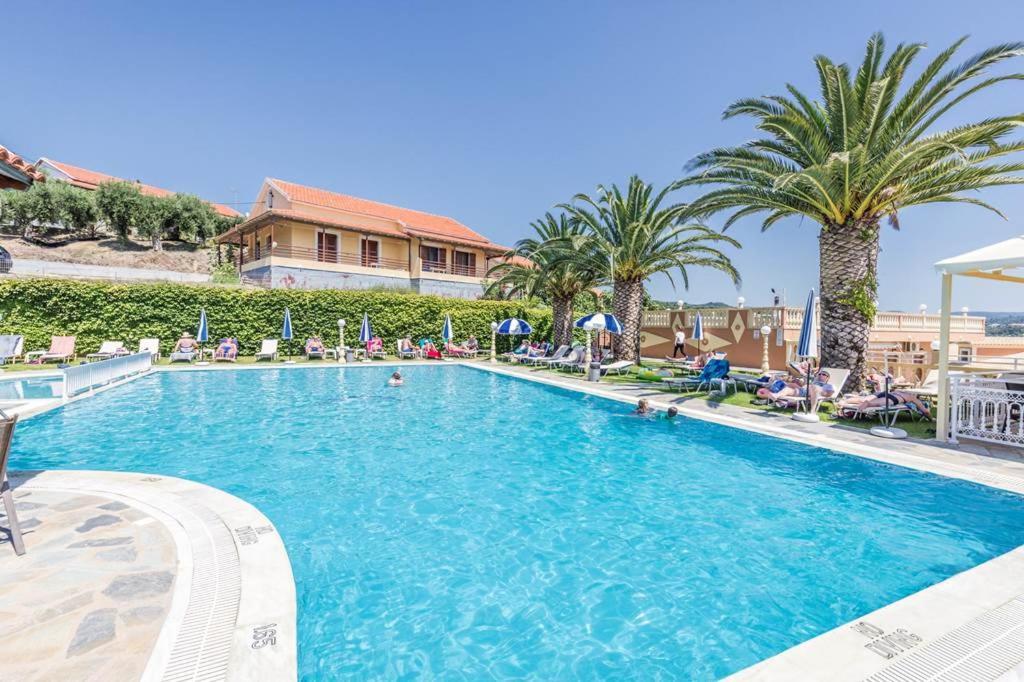 Kapetanios Apartments Agios Stefanos Avliotes  Extérieur photo